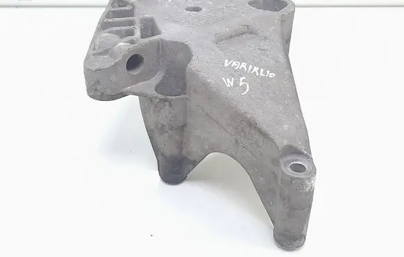 Volkswagen Touran I Engine mounting bracket 03G199207A