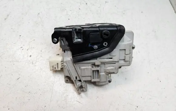 Audi A4 S4 B7 8E 8H Rear door lock 8E0839015AA