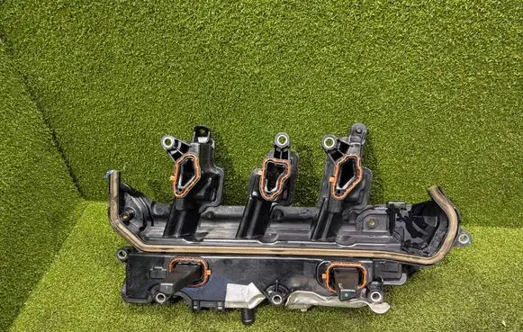Renault Master III Intake manifold 18305765R 118305765R