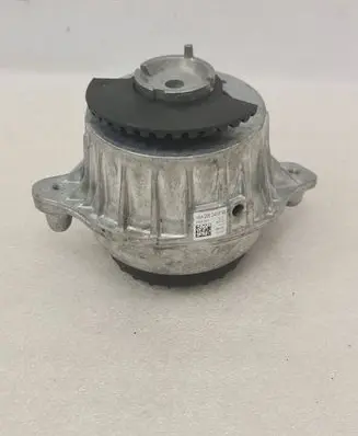 Mercedes-Benz C W205 Engine mount bracket A2062404800