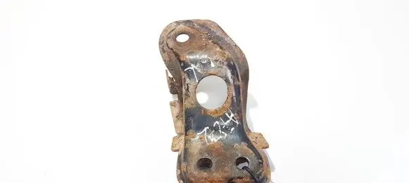 Subaru Legacy Bracket in trunk/boot 