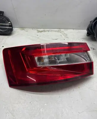 Skoda Superb B8 (3V) Rear/tail lights 3V5945207 00195129 3C197221