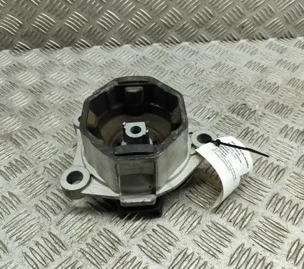 Volvo XC40 Engine mount bracket 31686296