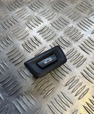 BMW i4 Tailgate/boot open switch button 9275119