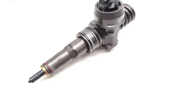 Volkswagen Golf V Fuel injector 038130073AG 0414720215