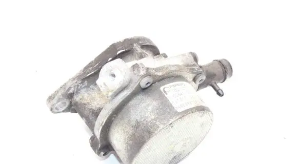 Mercedes-Benz A W176 Vacuum pump 146505272R