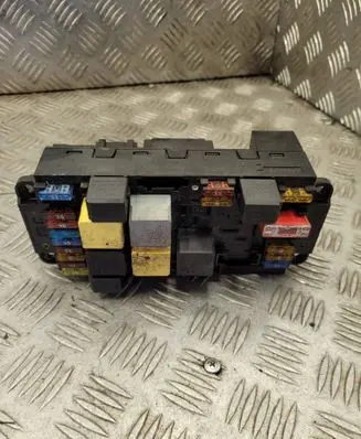 Mercedes-Benz C W203 Fuse box set 2035453001 5DK00848552