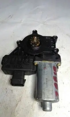 Opel Astra G Front door window regulator motor 0130821769