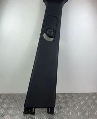 Dodge Durango (B) pillar trim (top)