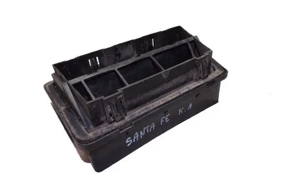 Hyundai Santa Fe Quarter panel pressure vent 