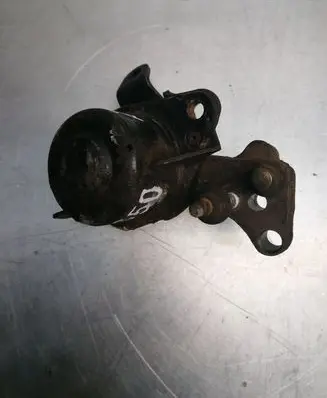 Toyota Prius (XW10) Engine mount bracket