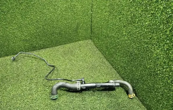 Renault Trafic III (X82) Engine coolant pipe/hose 1320783
