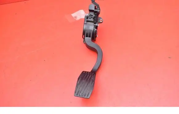 Opel Combo D Accelerator throttle pedal 51831864