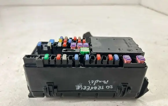Chevrolet Traverse II Fuse module 72711188