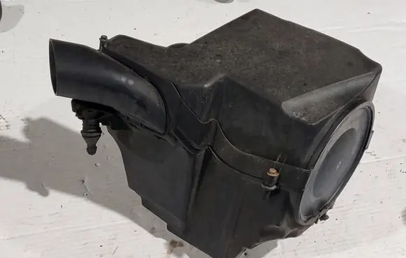 Ford C-MAX II Air filter box AV619600BE 70626193 092306110
