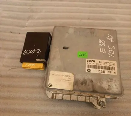 BMW 7 E38 Engine control unit/module 2246616 0281001373