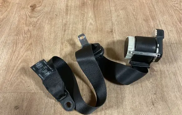 Ford Focus Front seatbelt 4M51A61295AL 029817