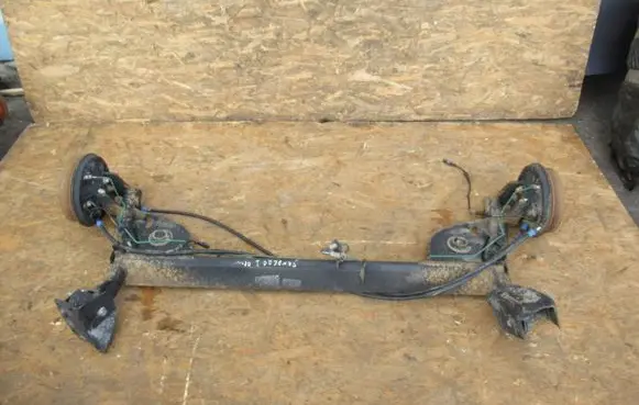 Dacia Sandero Rear axle beam with reductor 