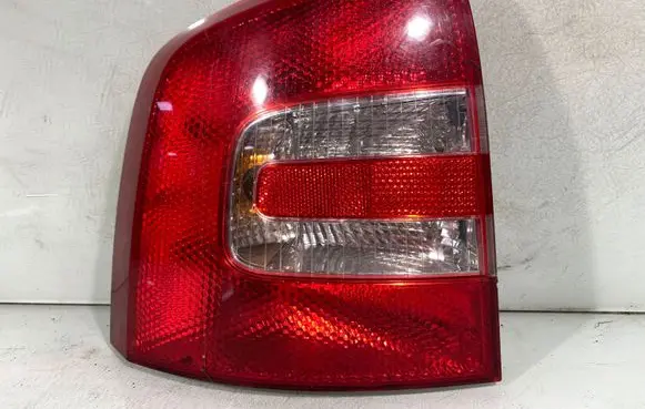 Skoda Octavia Mk2 (1Z) Rear/tail lights 1z9945095