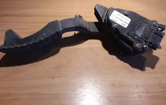 Renault Laguna II Accelerator throttle pedal 6PV00811900 8200002904