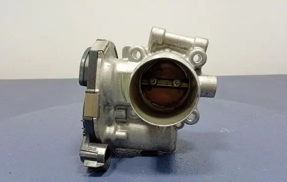 Opel Zafira C Throttle body valve 55565489