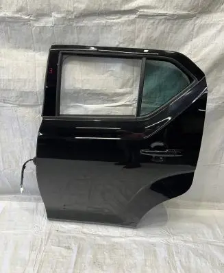 Suzuki Ignis Rear door