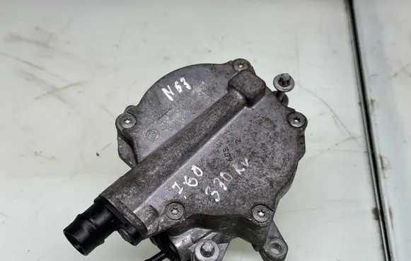 BMW 5 GT F07 Vacuum pump 8605976 11668605976