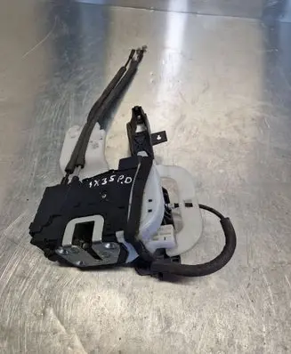 Hyundai ix35 Front door lock 813202Y000