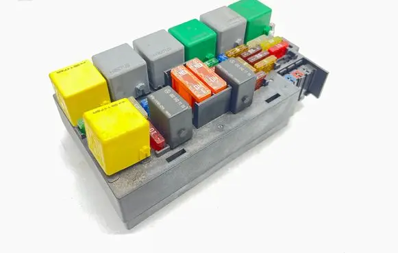 Mercedes-Benz ML W164 Fuse module A1645400672
