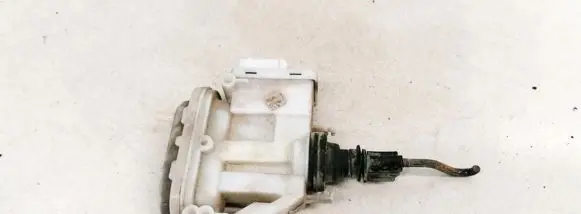 Volkswagen PASSAT B3 Central locking vacuum pump 357862153F