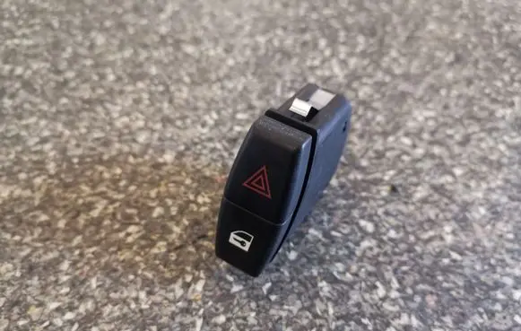 BMW X5 E70 Hazard light switch 6919506 61316919506