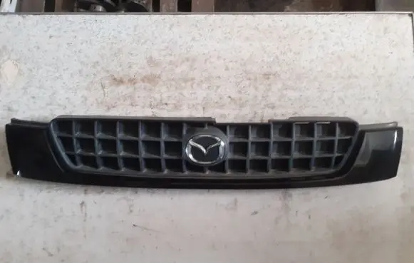 Quarter panel pressure vent