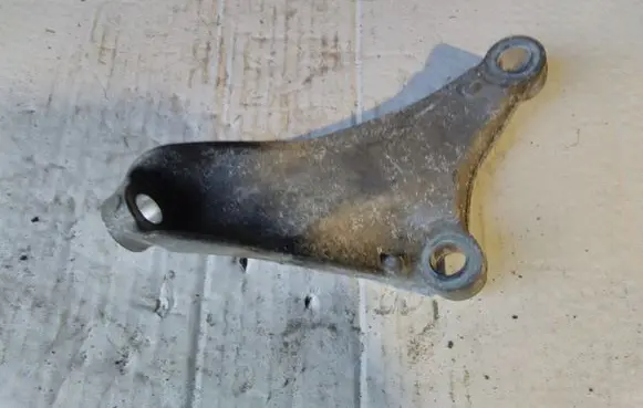 Honda Civic Engine mounting bracket