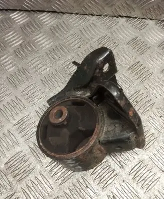 Hyundai Matrix Engine mount bracket
