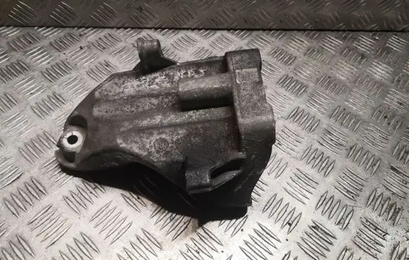 Mercedes-Benz SLK R172 Engine mounting bracket 6512234004 A6512234004