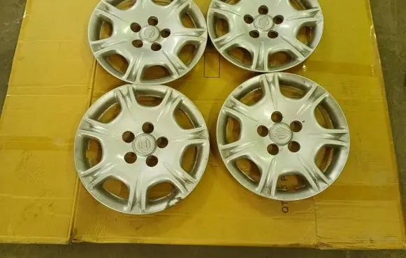 Nissan Almera N16 R15 wheel hub/cap/trim 403152y20 40315