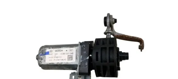 Ford Escape III Seat adjustment motor P13191768AC P13191768 0390207046