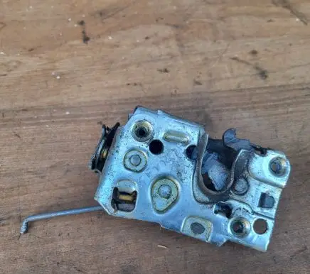 Chevrolet Tahoe Front door lock 488569