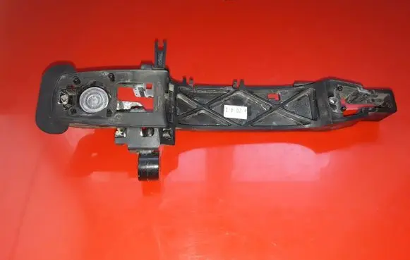 Cadillac SRX Front door exterior handle/bracket D800139