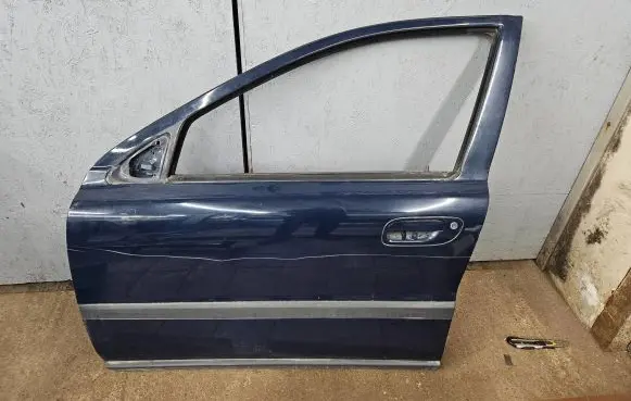 Volvo V70 Front door