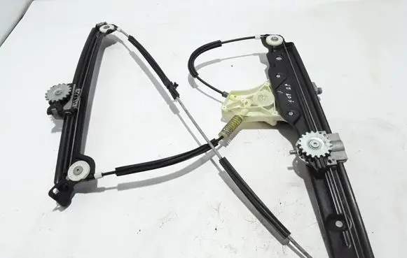 Front window lifting mechanism without motor