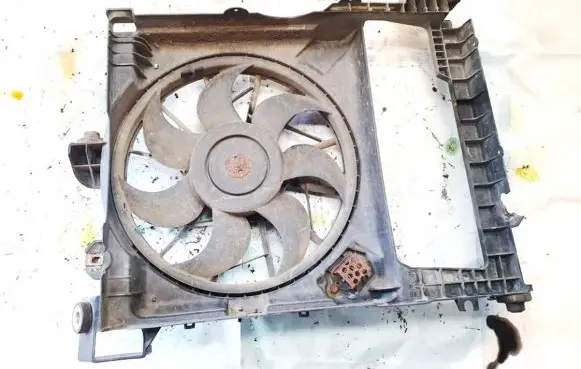 Dodge Durango Radiator cooling fan shroud