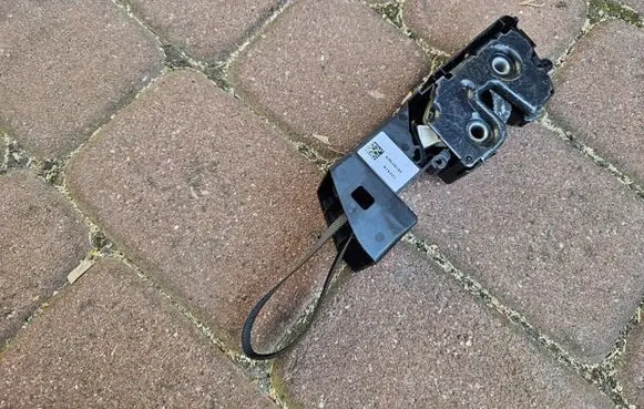 Opel Insignia B Tailgate/trunk/boot lock/catch/latch 39102969