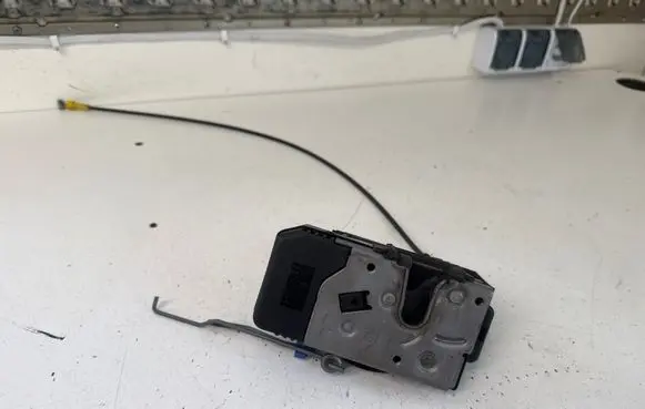 Renault Trafic II (X83) Front door lock 8200008246 91166237