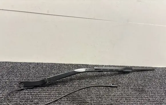 Volvo XC90 Front wiper blade arm 31391847