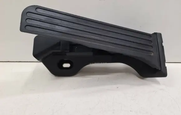 Volkswagen Tiguan Accelerator throttle pedal 1K1723503M 6PV00889001 034108