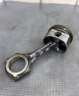 Mercedes-Benz C W204 Piston with connecting rod