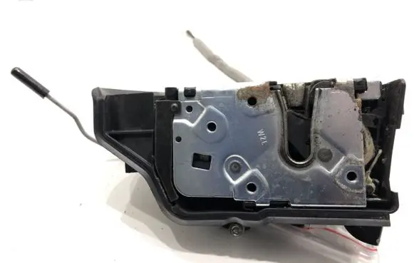 BMW 3 E46 Front door lock 8253431