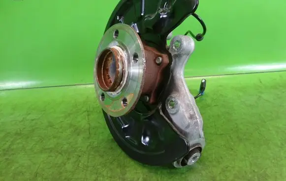 Infiniti Q30 Rear wheel hub spindle/knuckle 