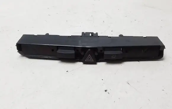 Opel Astra H Hazard light switch